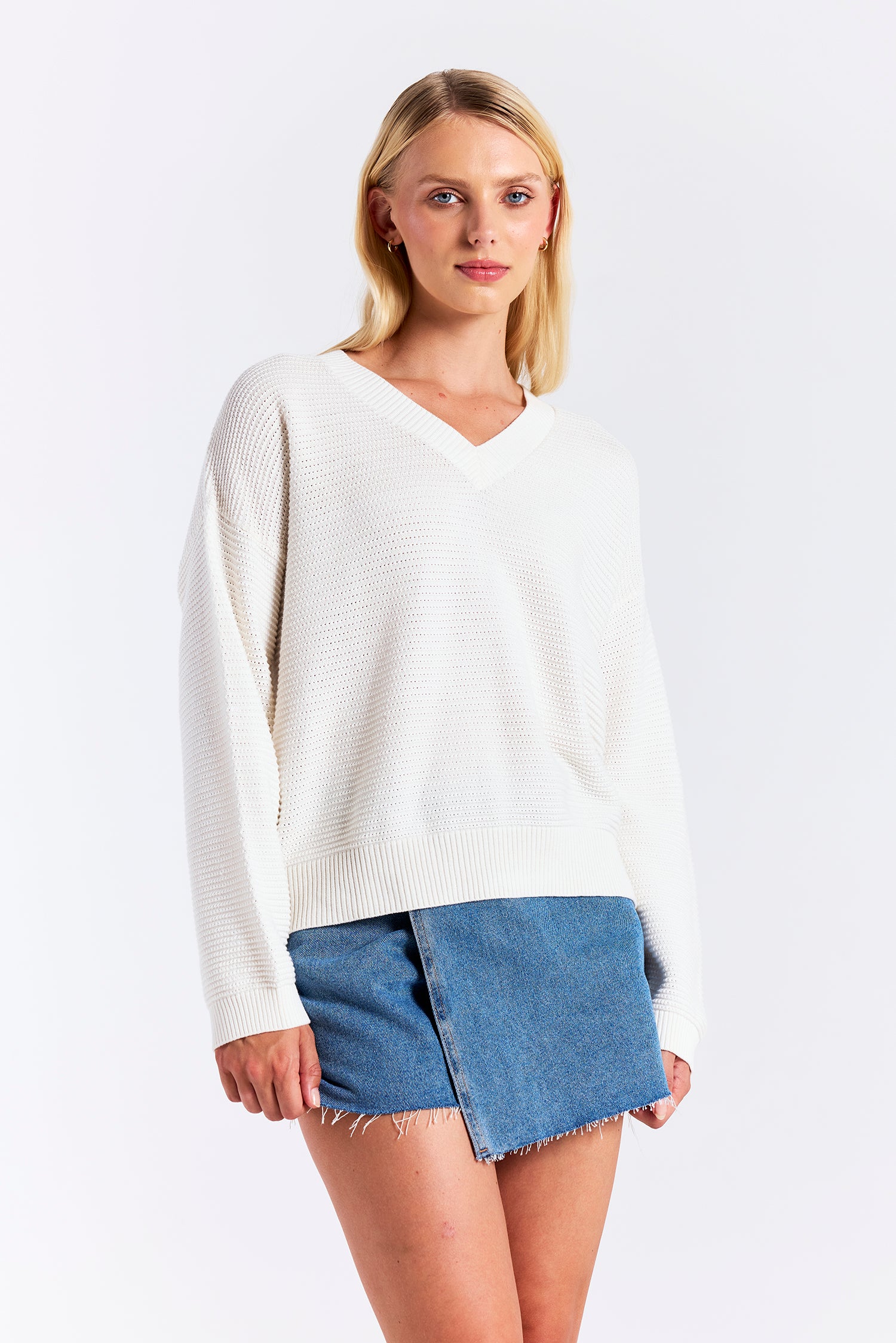 RIPPLED STITCH V NECK