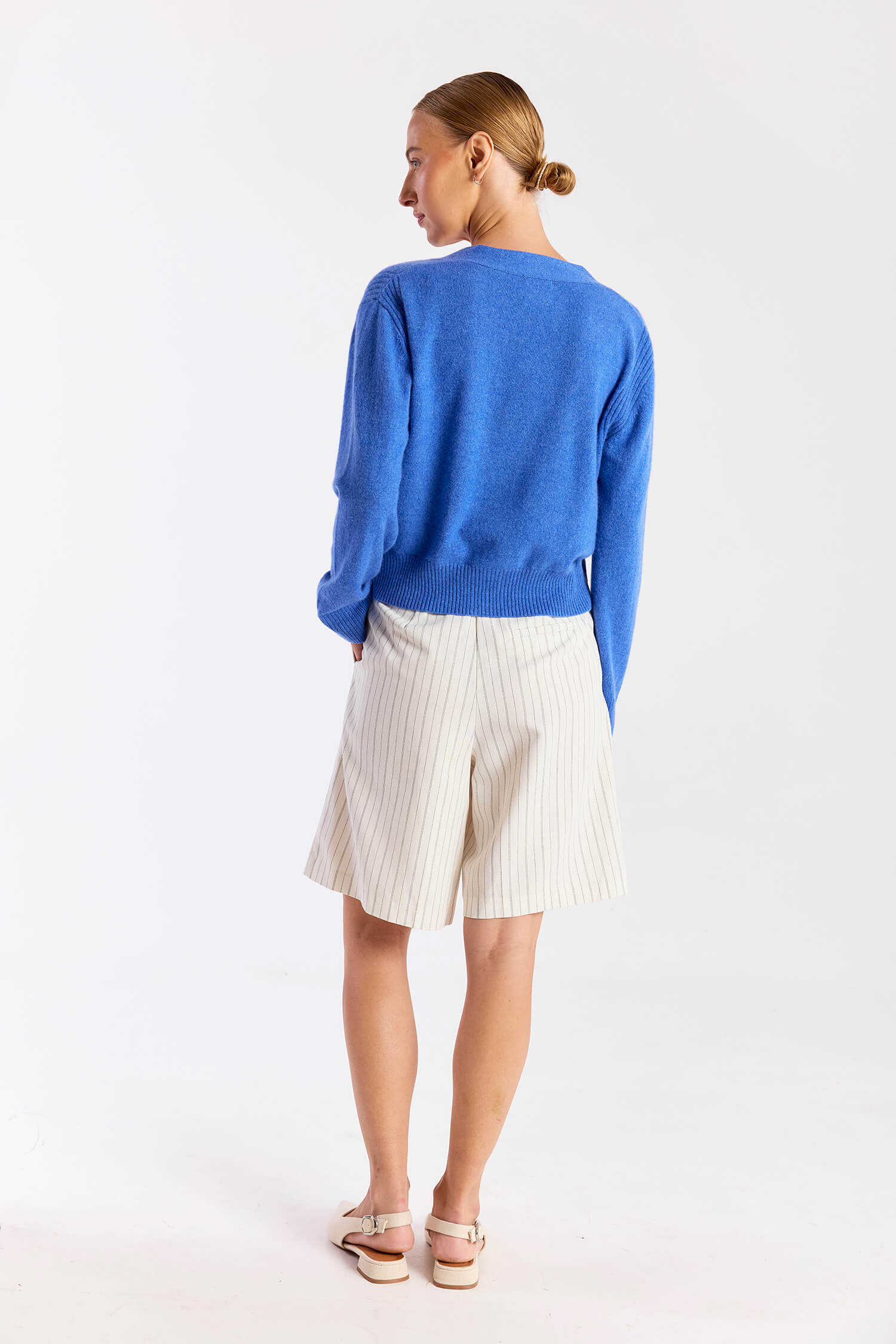 BOXY CROPPED CASHMERE CARDI