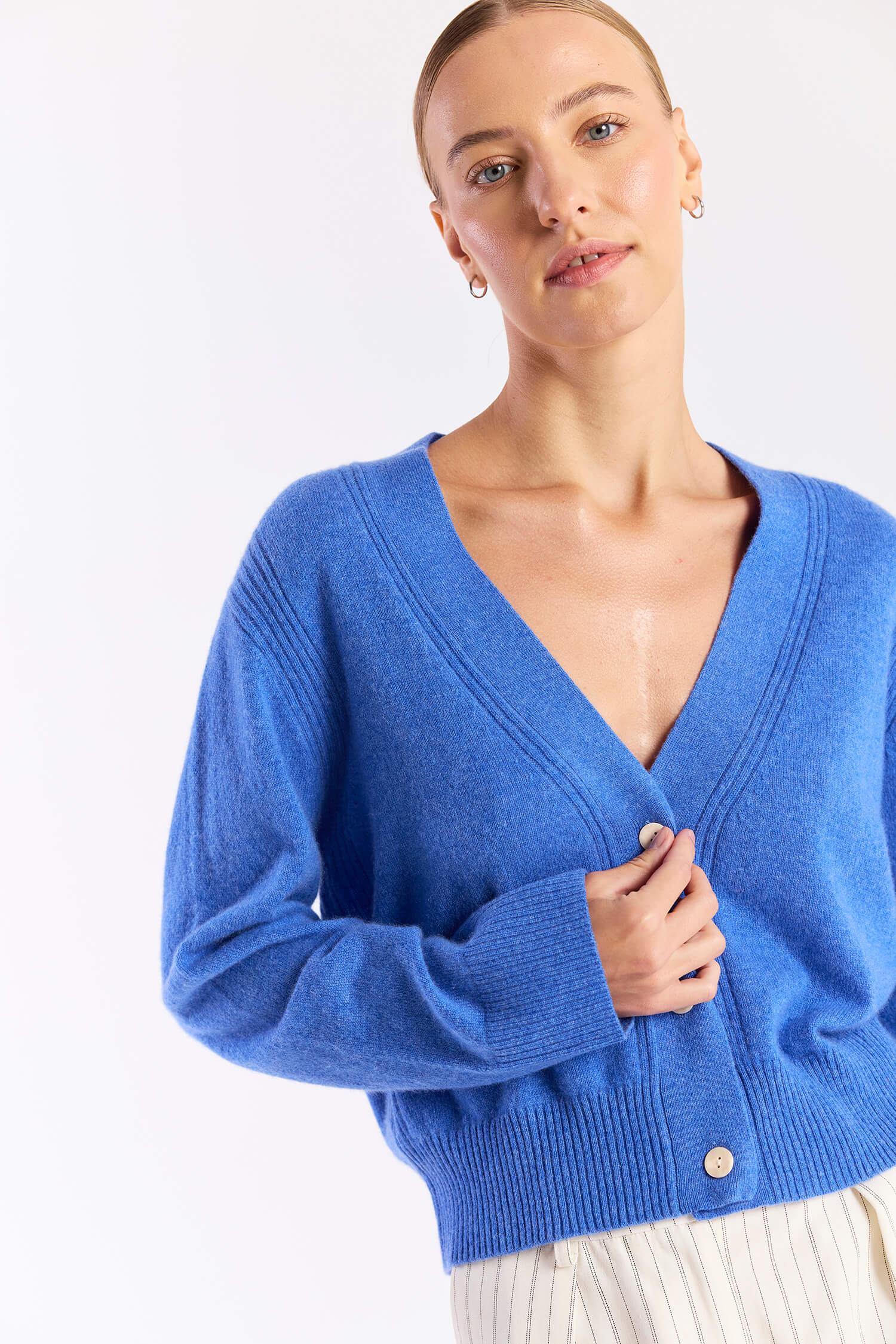 BOXY CROPPED CASHMERE CARDI