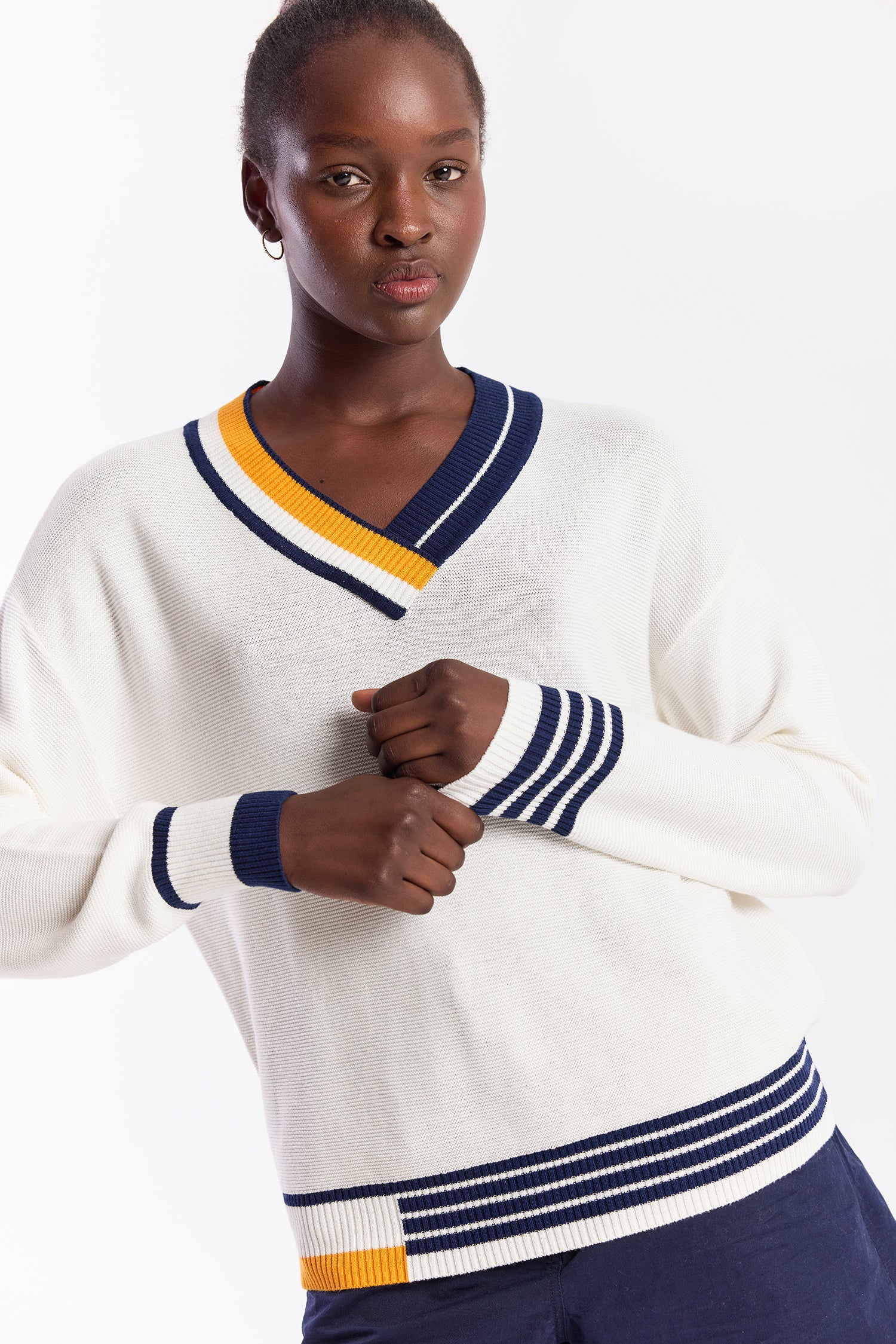STRIPE TRIM V NECK