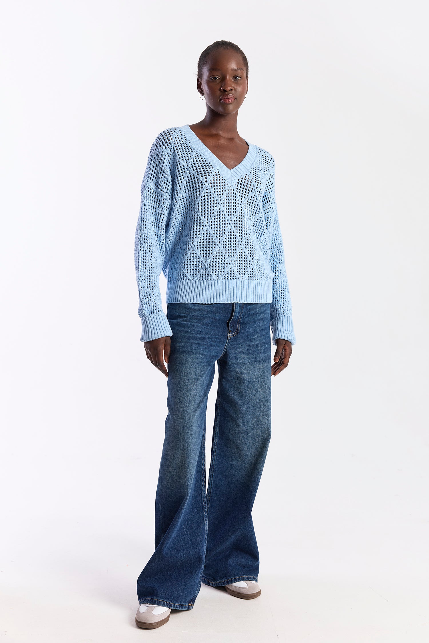 DIAMOND POINTELLE V NECK